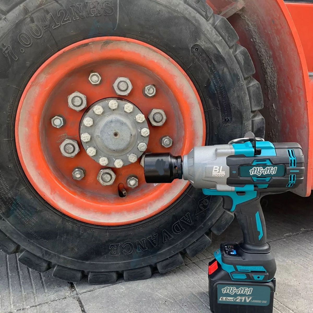 Al&Afa Brushless 2000Nm Torque Impact Wrench With 2 Batteries Socket & Case