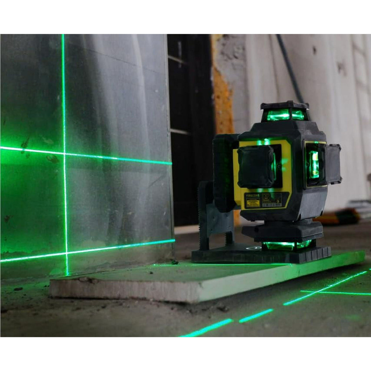 Al&Afa 3x360° laser level projecting green lines on a building site